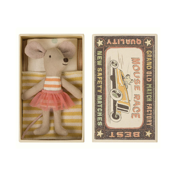 Petite souris dans sa boîte-lit Fille