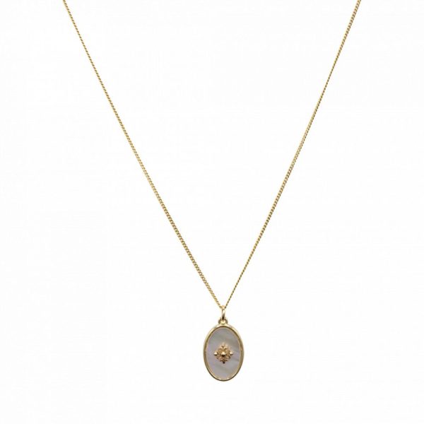 Collier ovale Fleur sur nacre