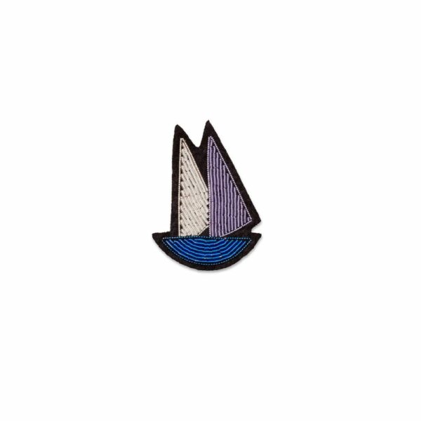 Broche Régate –  brodée à la main