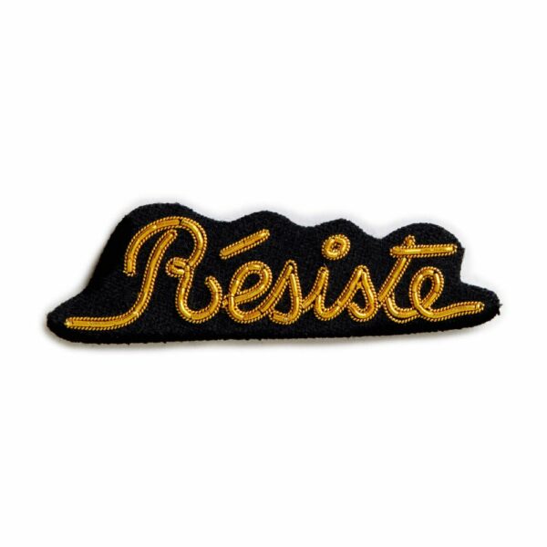 Broche Résiste –  brodée à la main