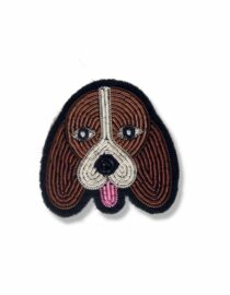 Broche Beagle –  brodée à la main
