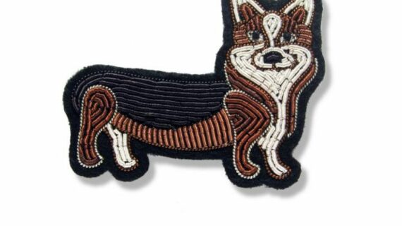Broche Corgi –  brodée à la main