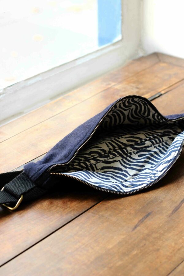 Sac banane Olivia Laine marine – Image 4