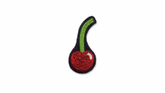 Broche Cherry Chérie –  brodée à la main