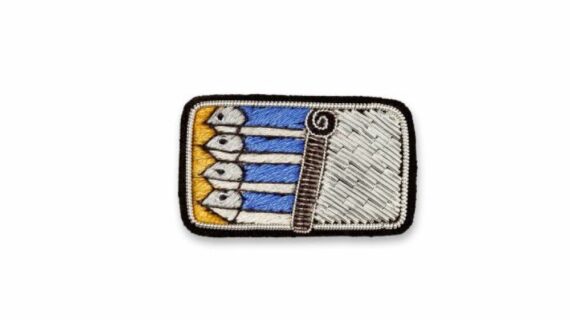 Broche Boite de Sardines –  brodée à la main