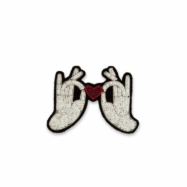Broche Mains Coeur –  brodée à la main