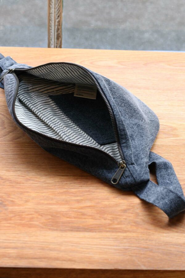 Sac banane Taille L Sasha Denim gris – Image 6