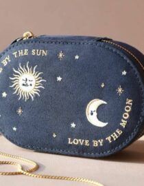 Coffret à bijoux ovale brodé Soleil et Lune en bleu marine