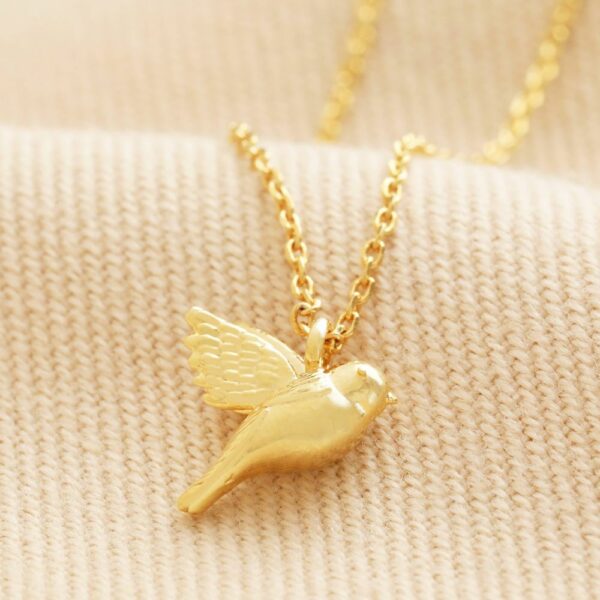 Collier à pendentif en forme d'oiseau délicat en or