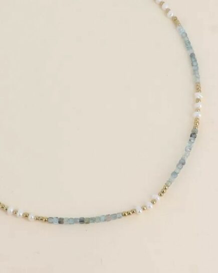 Collier sur câble - perles d'eau douce et pierres naturelles cubiques