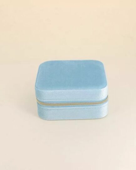 Boîte à bijoux Bleu ciel carré en velours sans miroir