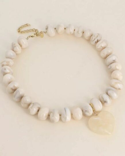 Collier sur fil - perles de résine Beige