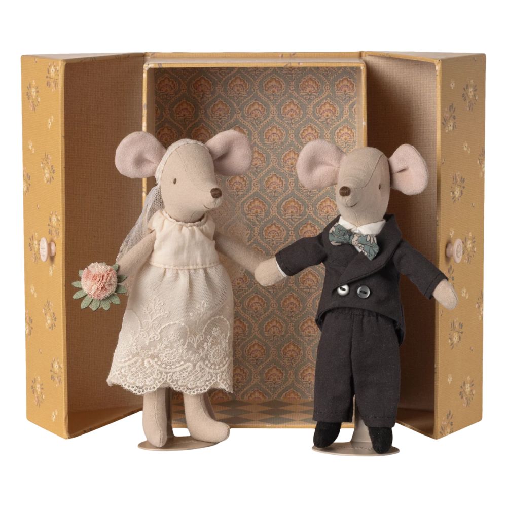 Couple de souris de mariage dans une boîte, maman et papa